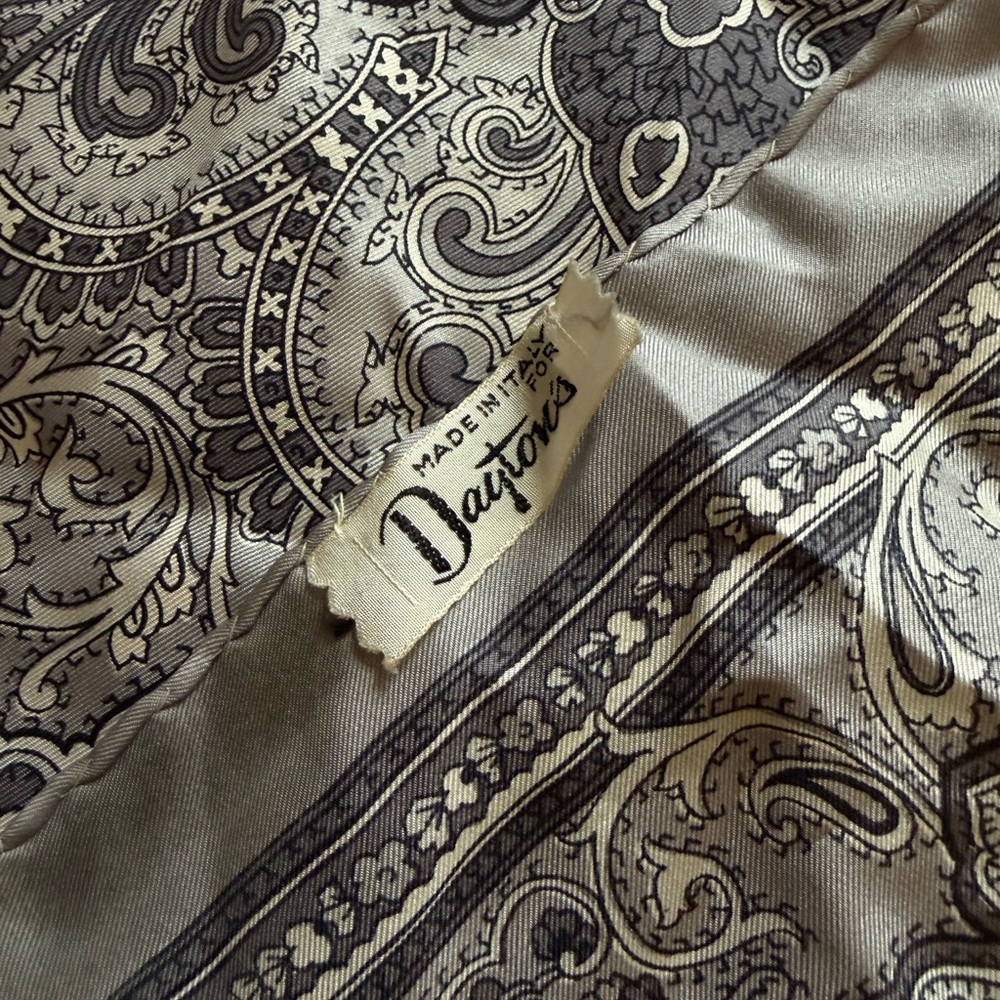 Daytons Black and Gray Paisley Scarf Made in Italy - Picture 7 of 8